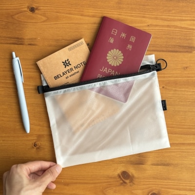 【白】A6が入る軽量撥水ナイロンスクエアポーチ(マチあり)