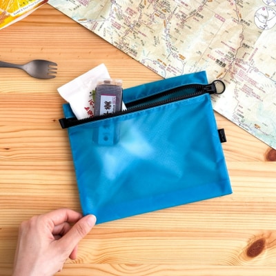 【水色】A6が入る軽量撥水ナイロンスクエアポーチ(マチあり)
