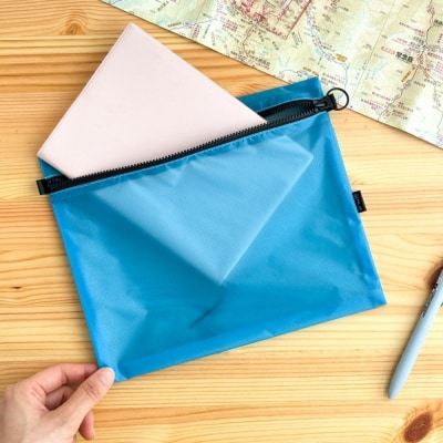 【水色】A5サイズが入る軽いナイロンフラットポーチ　旅行用　着替え