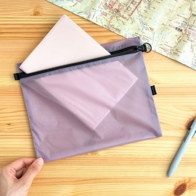 【ラベンダー】A5サイズが入る軽いナイロンフラットポーチ　旅行用　着替え