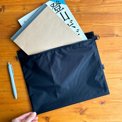 【黒】B5が入る軽いナイロンフラットポーチ　バッグインポーチ