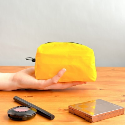 【黄色】ナイロン化粧ポーチ　内ポケット付き