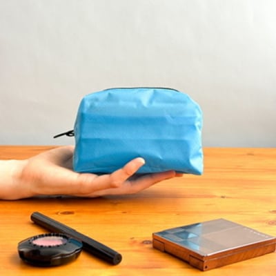 【水色】ナイロン化粧ポーチ　内ポケット付き