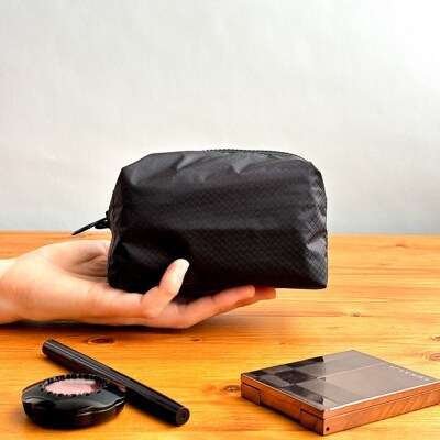 【黒】ナイロン化粧ポーチ　内ポケット付き