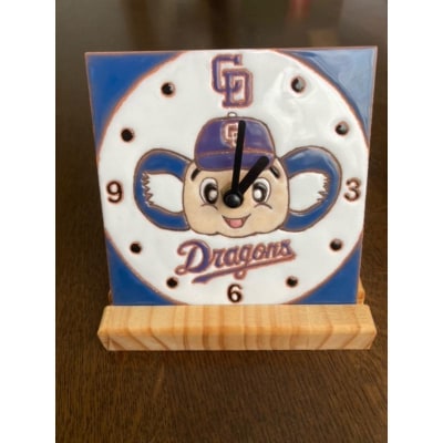 掛け時計にも置き時計にもできるスペインタイルで作ったドアラの時計【中日ドラゴンズコラボ】