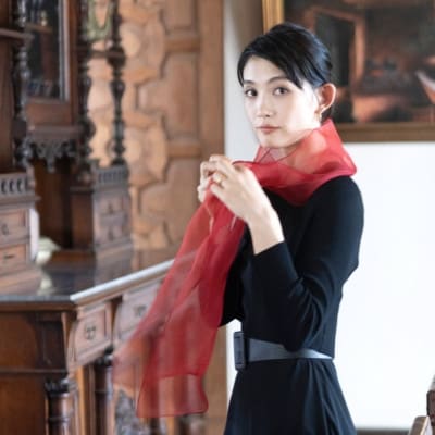 透きとおる絹に重なり合う色彩と光。【シルクスカーフ】 美濃友禅 ―濃姫―