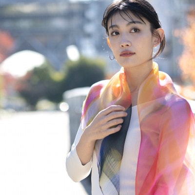 透きとおる絹に重なり合う色彩と光。　【シルクスカーフ】美濃友禅　―ミラクル―