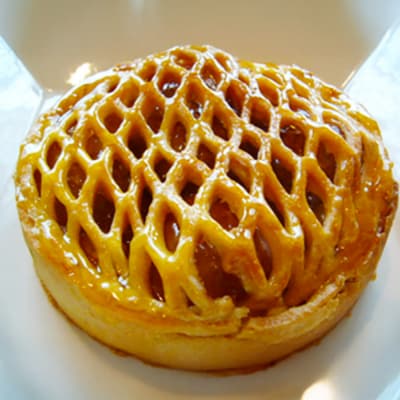 【フランス食堂シェ・モア】りんごまるごとアップルパイ 18cm×1個|24_tns-080101