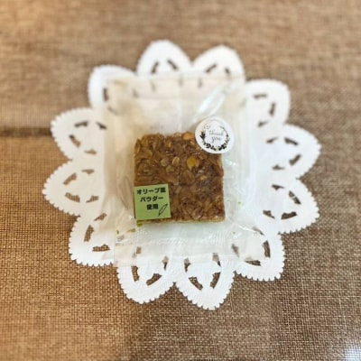 相模原市で栽培しているオリーブの葉で作られているフロランタン