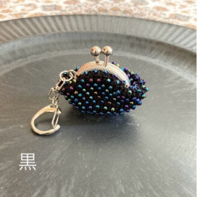 【黒】ハンドメイドのビーズがま口キーホルダー(シルバー)