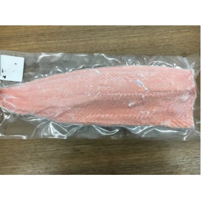 青森サーモン　フィレ1枚(約700g)