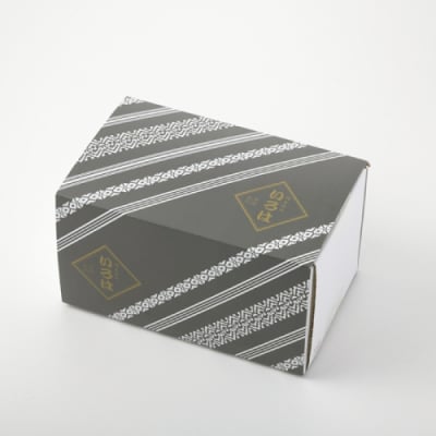 博多味処「いろは」の冷凍水炊きセット/1～2人前【水炊き】.AG131