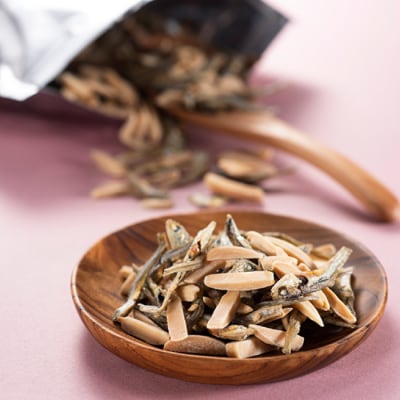 【定期便】小魚入り!無塩・素焼きのアーモンド1,200g×12ヶ月【健康&骨活!!!】.JFH001