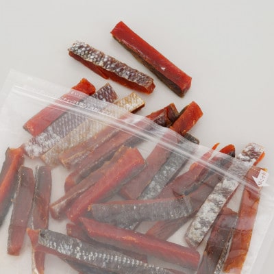 皮付き紅鮭とば　300g×1パック