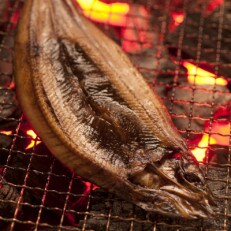 <北海道産>秋刀魚(サンマ)をピリ辛味に仕上げた「さんまピリ辛」2尾×4個セット