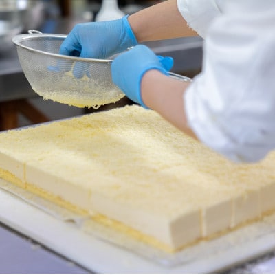 【毎月定期便】クランツ国誉店の濃厚チーズケーキ 200g×1本全2回