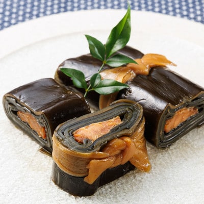 国産(北海道産)昆布で鮭(サケ)を丁寧に巻いた昆布巻きセット(4本)