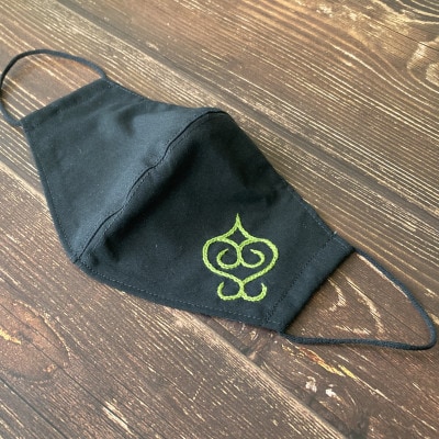 ワイヤー入り立体布マスク×1枚 魔よけを意味するアイヌ刺繍(グリーンの糸)　釧路町アイヌ協会応援