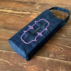 吊り下ティッシュカバー×1枚 魔よけを意味するアイヌ刺繍入り(パープルの糸)釧路町アイヌ協会応援 | ふるさと納税のお礼品