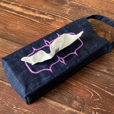吊り下ティッシュカバー×1枚 魔よけを意味するアイヌ刺繍入り(パープルの糸)釧路町アイヌ協会応援