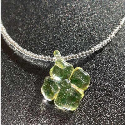 ウランガラスのネックレス(山法師)