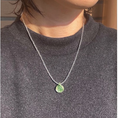 ウランガラスのネックレス(ロック)