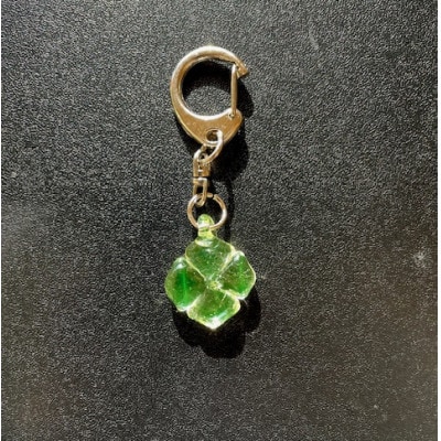 ウランガラスのキーホルダー(山法師)