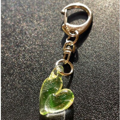ウランガラスのキーホルダー(ハート)