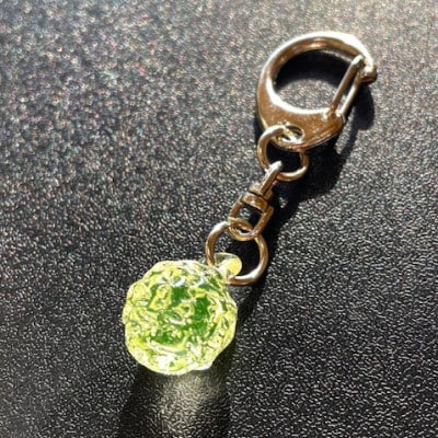 ウランガラスのキーホルダー(ロック)