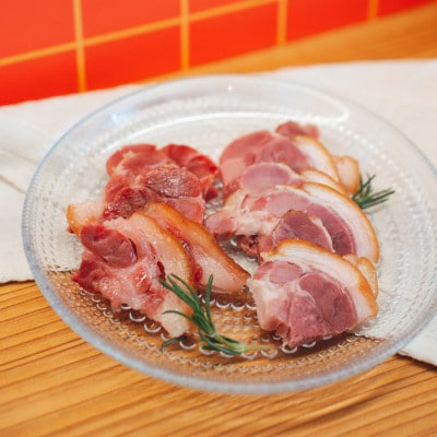 沖縄ホーメル 沖縄県産骨付きスモークポーク アイスバイン 国産骨付き豚肉 600g×1本