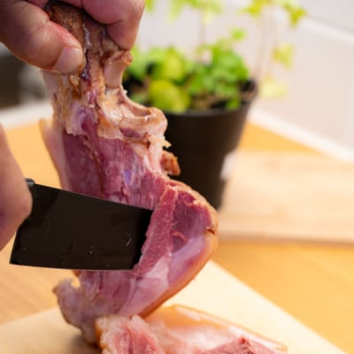 沖縄ホーメル 沖縄県産骨付きスモークポーク アイスバイン 国産骨付き豚肉 600g×2本