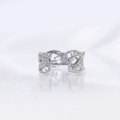 プラチナ　0.10ct　唐草デザインピアス【BQ-163】