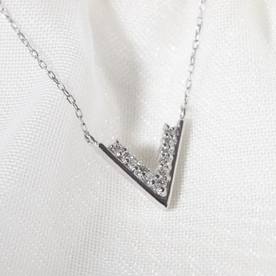 プラチナ 0.06ct V字ダイヤモンドネックレス【BQ-187】