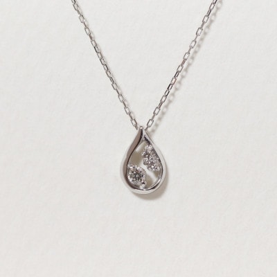 プラチナ 0.05ct しずく型ダイヤモンドペンダント【BQ-213】