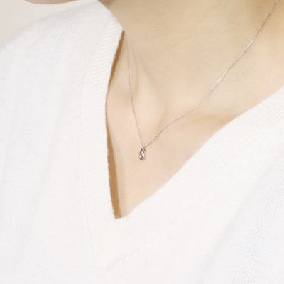 プラチナ 0.05ct しずく型ダイヤモンドペンダント【BQ-213】