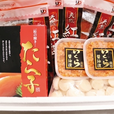 【年内配送可○】ほたて貝柱・醤油いくら・たらこ・紅鮭切身4種セット C-10001
