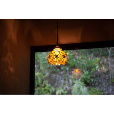 ステンドグラスのある暮らし】花てまり ミモザ(ペンダントランプ
