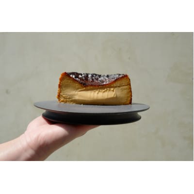 塩キャラメルバスクチーズケーキ