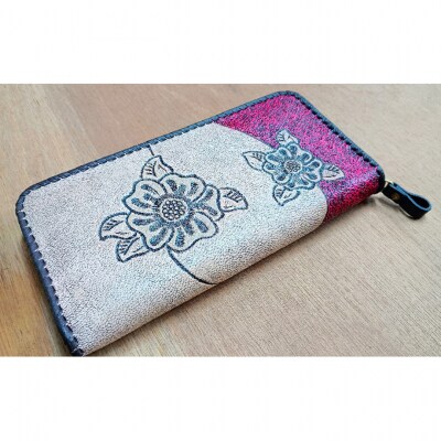 L型小銭入れ付きファスナー財布☆女性と花☆ ディープレッド[54071487]