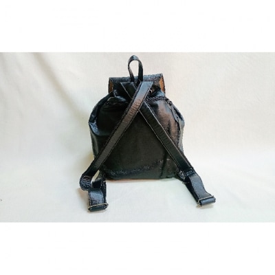 とっても軽い!　衣料革と手染め革の手作りリュック(黒) [54071501]