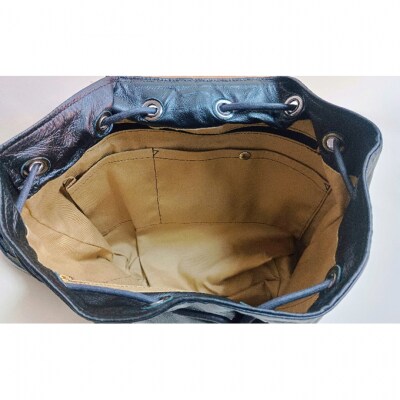 とっても軽い!　衣料革と手染め革の手作りリュック(黒) [54071501]