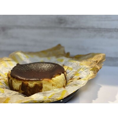 バスクチーズケーキ(ホール) | ホール ケーキ 焼菓子 焼き菓子 菓子 お菓子 冷蔵 _EJ03