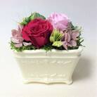 長く楽しめるバラ【プリザーブドフラワー白陶器A】ギフト・贈り物に　薔薇の花　フラワーアレンジメント