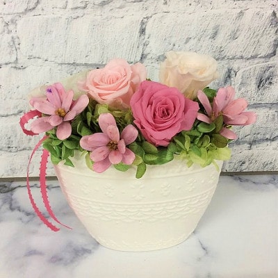 長く楽しめるバラ【プリザーブドフラワー白陶器B】ギフト・贈り物に　薔薇の花　フラワーアレンジメント