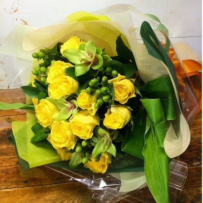 産地直送の薔薇【バラの花束ラウンド&桃のコンポート】　ギフト・贈り物に　ばらの生花