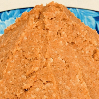 須賀川市ブランド米コシヒカリ「ぼたん姫」を使用した天然醸造・無添加生味噌(800g×2個)