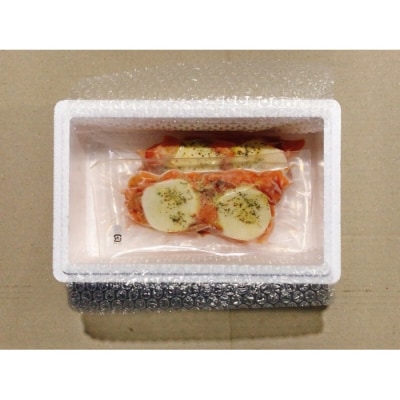 ＜12/14まで年内配送＞スモークサーモンのカプレーゼ500g(小分け真空) A-09109