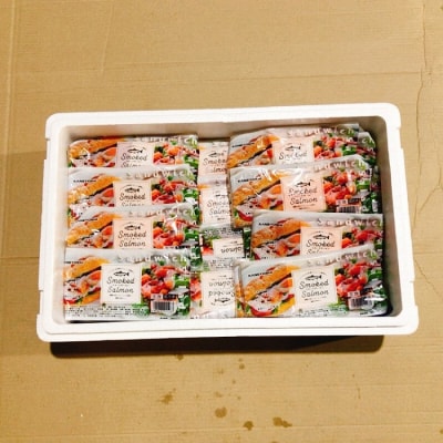 ＜12/14まで年内配送＞スモークサーモン12～20P&塩キングサーモン1切×35P E-09008