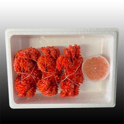 ＜12/21まで年内配送＞花咲かに300g～450g前後×3尾・いくら醤油漬100g B-76032