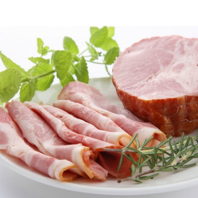 愛媛県内子町の道の駅からりの人気燻製商品詰め合わせ!内子豚ハム・ソーセージセット 1